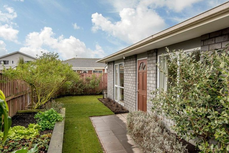 Photo of property in 2/24a Croziers Road, St Albans, Christchurch, 8052