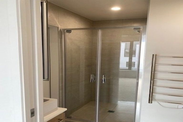 Photo of property in 19 Lyons Avenue, Murrays Bay, Auckland, 0630