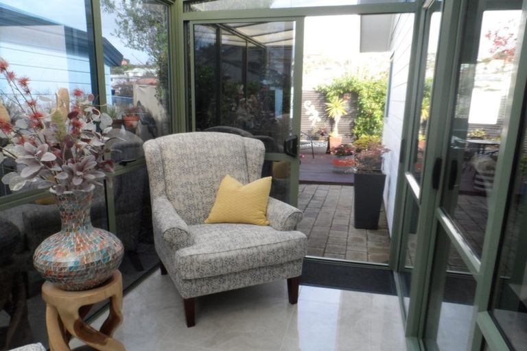 Photo of property in 2/14 Knott Road, Stanmore Bay, Whangaparaoa, 0932