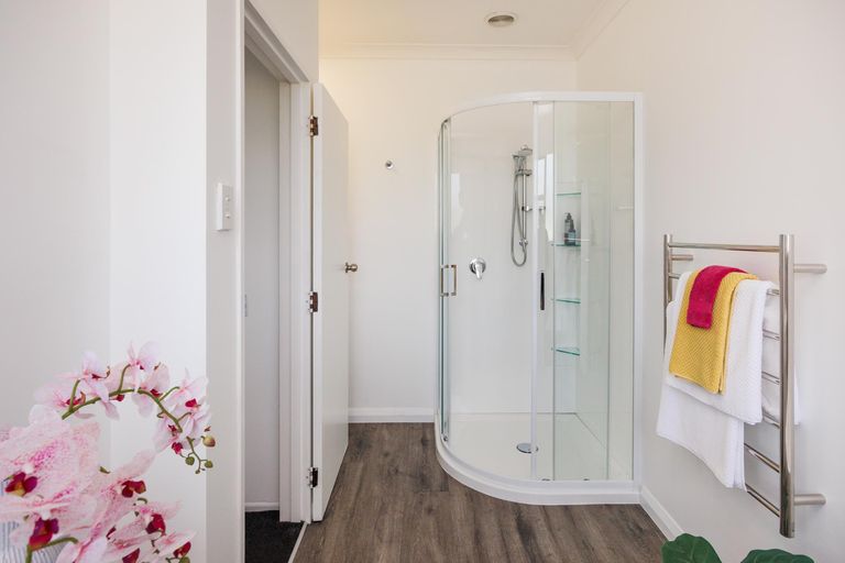 Photo of property in 36 Winston Avenue, Hokowhitu, Palmerston North, 4410