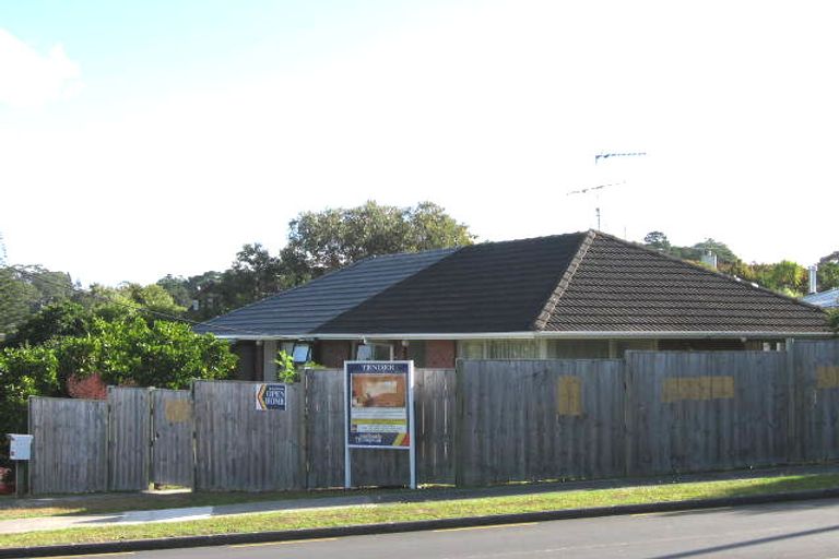 Photo of property in 1/280 Beach Road, Campbells Bay, Auckland, 0630