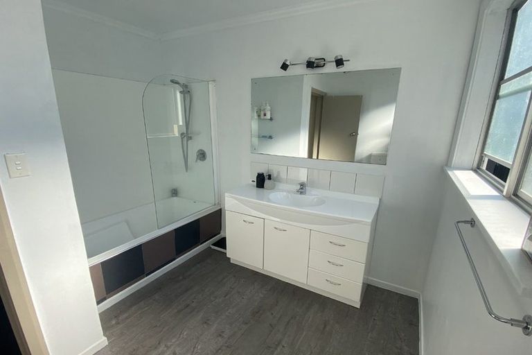 Photo of property in 75 Milton Terrace, Picton, 7220