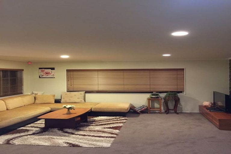 Photo of property in 22 Delmont Close, East Tamaki Heights, Auckland, 2016