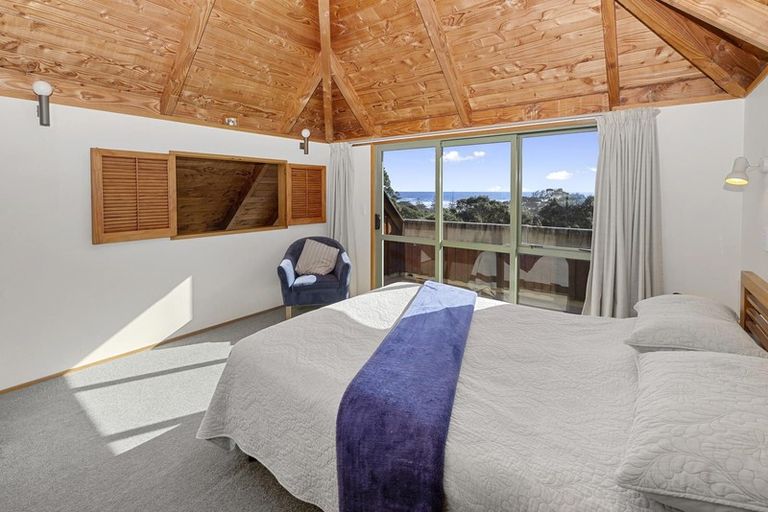 Photo of property in 15 Domain Crescent, Muriwai, Waimauku, 0881