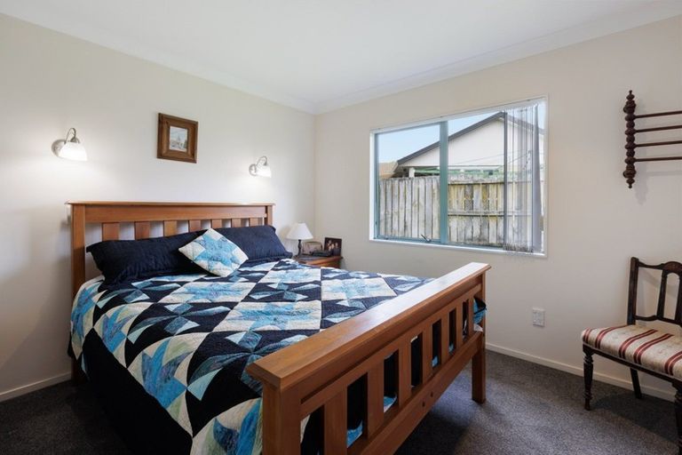 Photo of property in 4 Burnt Oak Drive, Pyes Pa, Tauranga, 3112