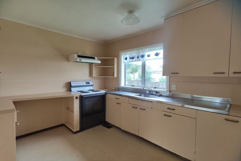 Photo of property in 17 Matipo Road, Te Atatu Peninsula, Auckland, 0610