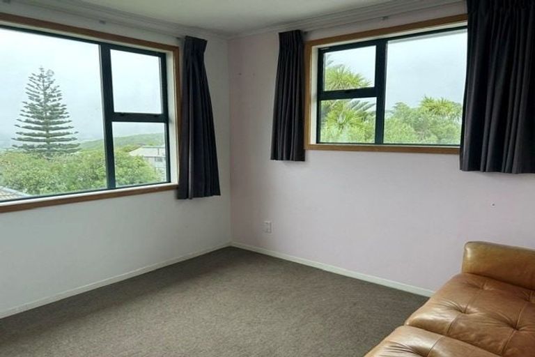 Photo of property in 35 Pikarere Street, Titahi Bay, Porirua, 5022