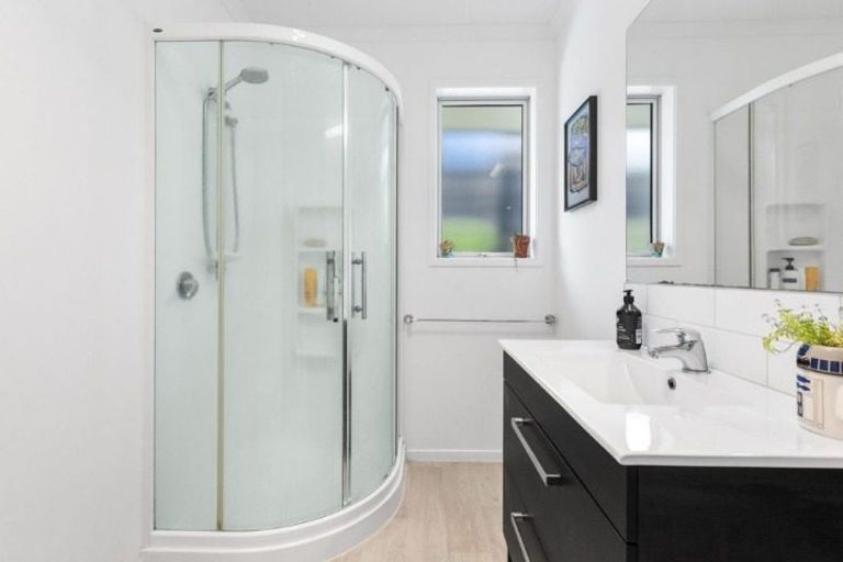 Photo of property in 24 Benmore Crescent, Pyes Pa, Tauranga, 3112