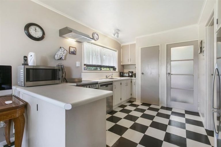 Photo of property in 37 Ridgemount Rise, Mangere Bridge, Auckland, 2022