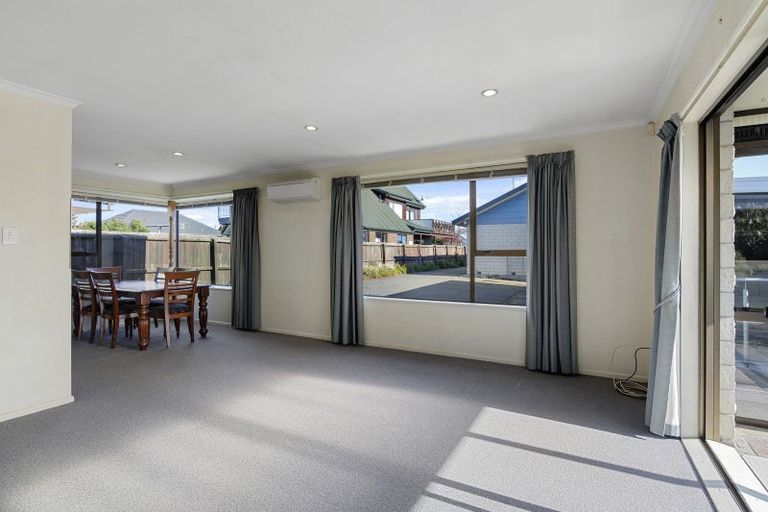 Photo of property in 2/244 Main Road North, Redwood, Christchurch, 8051