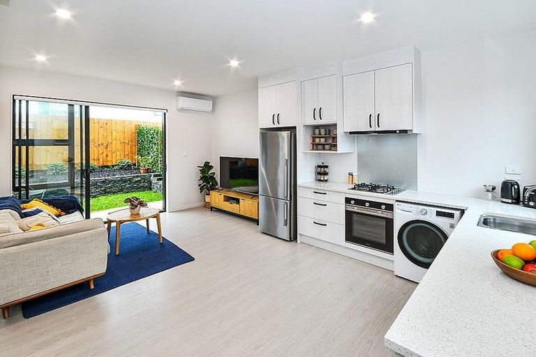 Photo of property in 69c Astley Avenue, New Lynn, Auckland, 0600