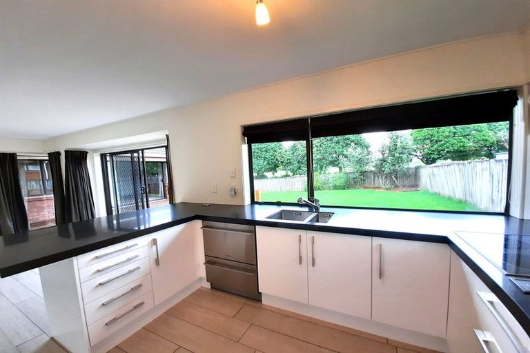 Photo of property in 15 Meadowland Drive, Somerville, Auckland, 2014