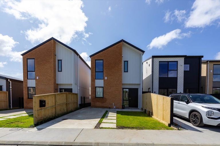 Photo of property in 14 Papai Lane, Massey, Auckland, 0614