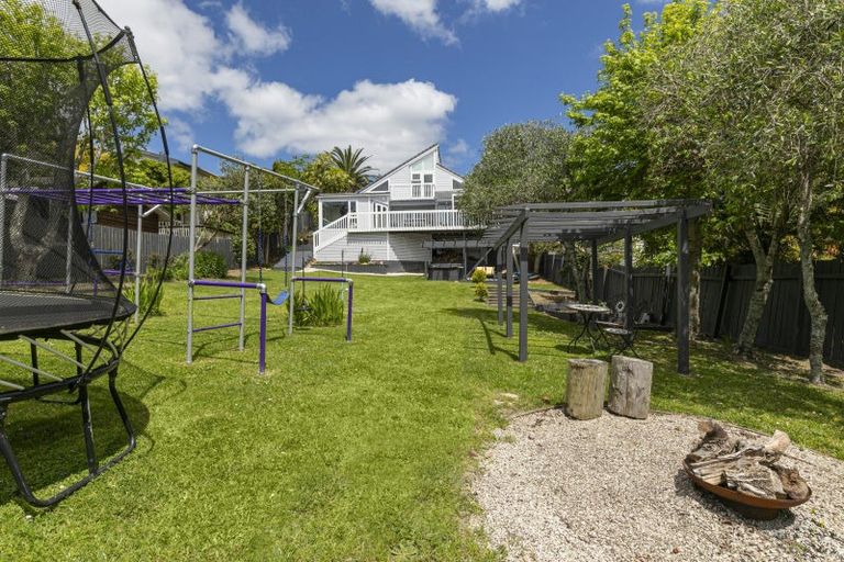 Photo of property in 21 Hebron Road, Waiake, Auckland, 0630