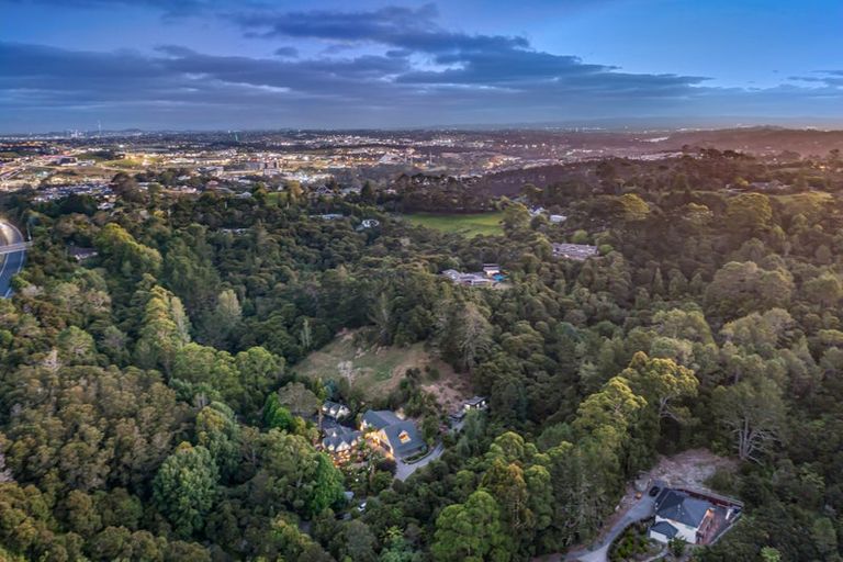 Photo of property in 190 Lonely Track Road, Dairy Flat, 0632