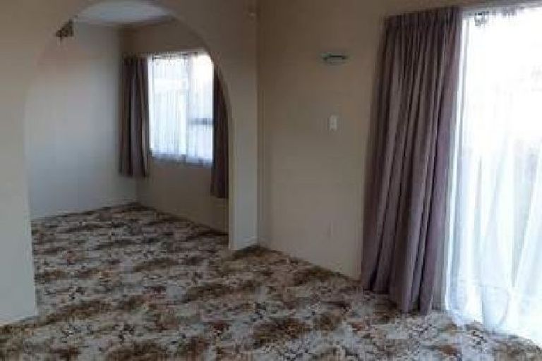 Photo of property in 17 Meadowood Drive, Unsworth Heights, Auckland, 0632