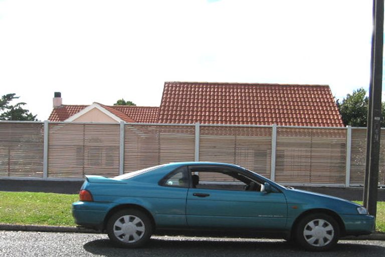 Photo of property in 78 Stanley Point Road, Stanley Point, Auckland, 0624