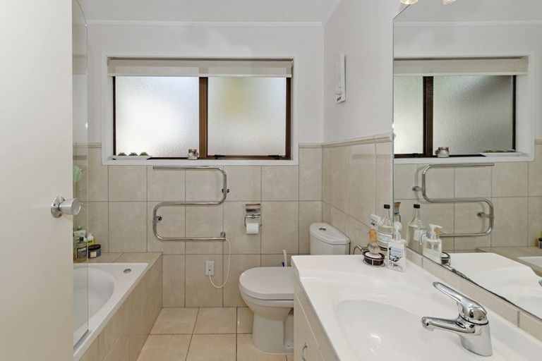 Photo of property in 11 Panzic Place, Glen Eden, Auckland, 0602