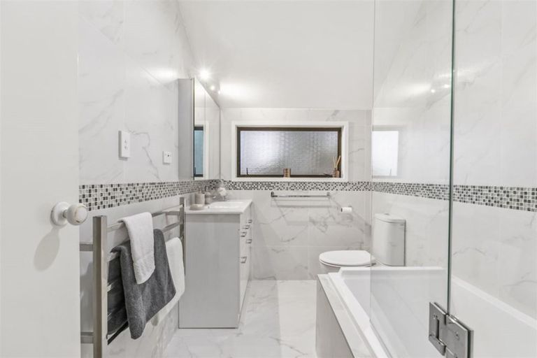 Photo of property in 52b Aroha Avenue, Sandringham, Auckland, 1025