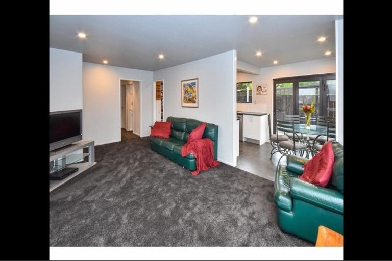 Photo of property in 21 Orinda Close, Botany Downs, Auckland, 2010