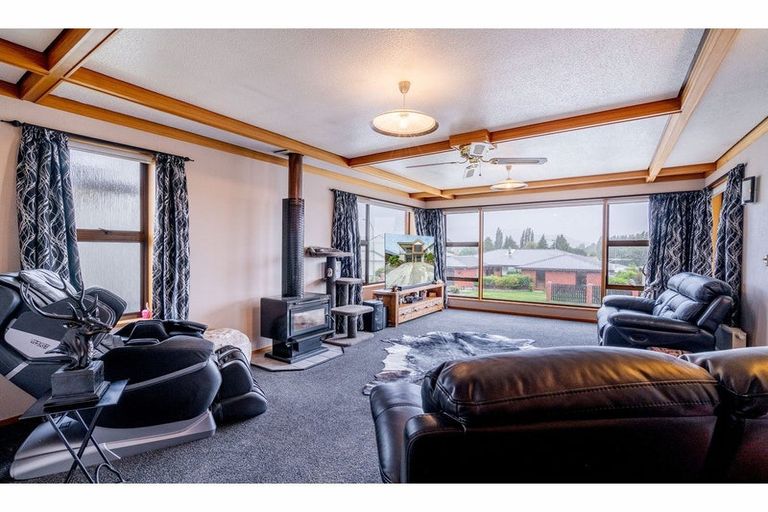 Photo of property in 22 Aotea Crescent, Gore, 9710