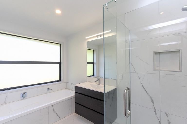 Photo of property in 5 Mackillop Way, Brooklands, New Plymouth, 4310