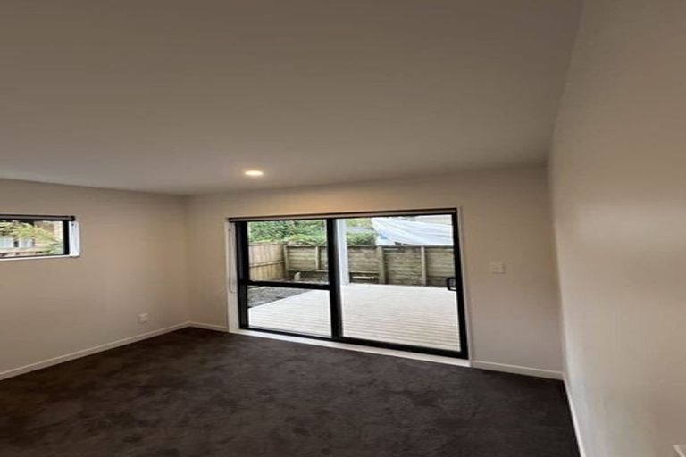 Photo of property in 14e River Road, Te Atatu Peninsula, Auckland, 0610