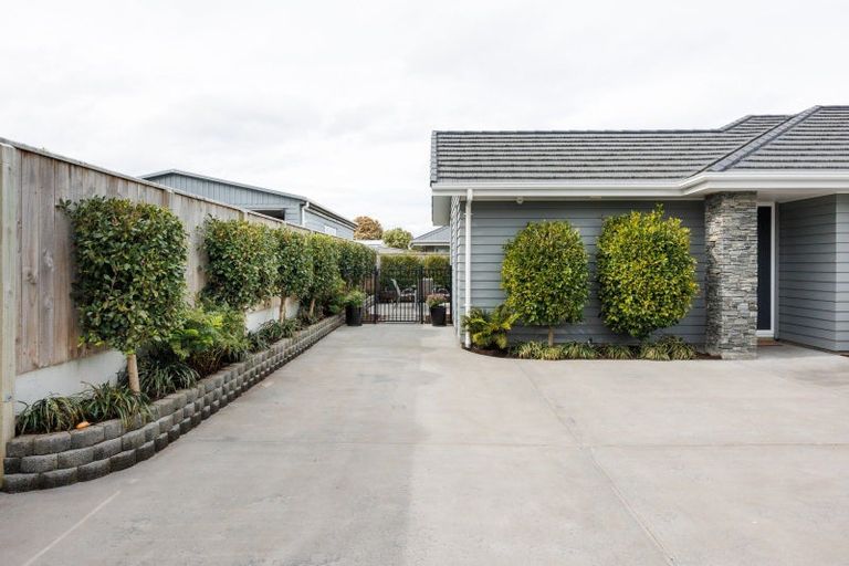 Photo of property in 46 Peppertree Glade, Kelvin Grove, Palmerston North, 4414