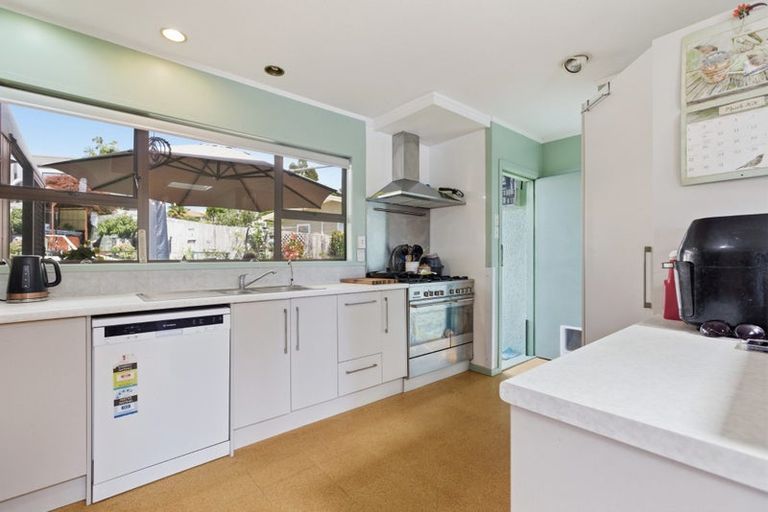 Photo of property in 12 Sutherland Road, Brookfield, Tauranga, 3110