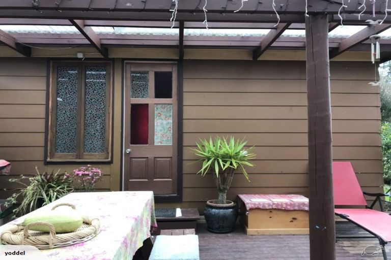 Photo of property in 89 Grassmere Road, Henderson Valley, Auckland, 0612