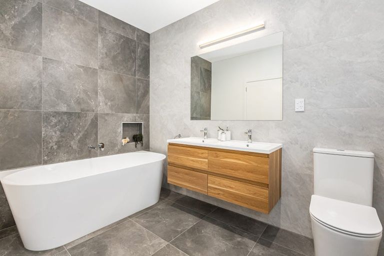 Photo of property in 77 Paremata Road, Paremata, Porirua, 5024