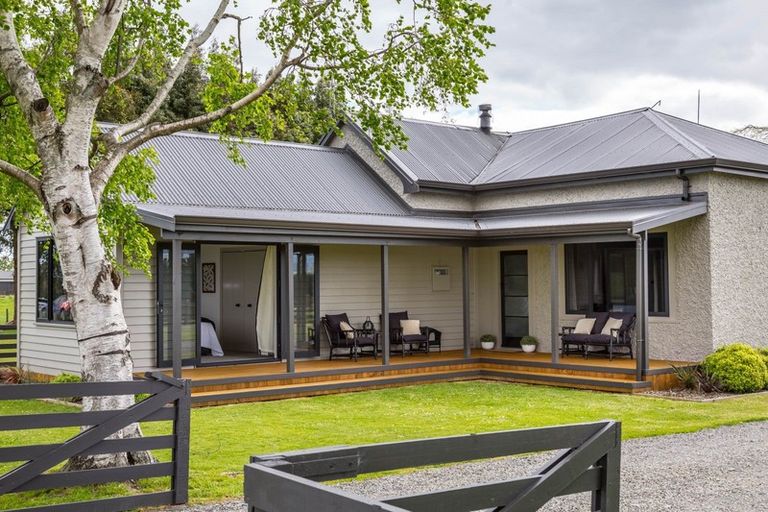 Photo of property in 423 Tipapakuku Road, Dannevirke, 4976