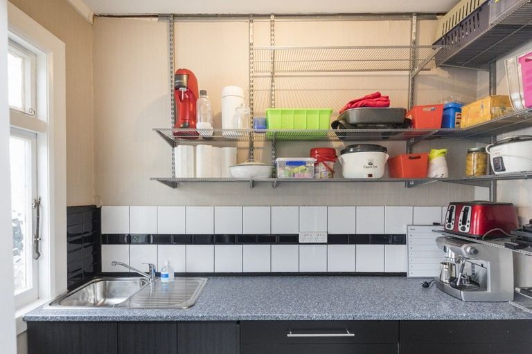 Photo of property in 4 Argyle Avenue, Takaro, Palmerston North, 4410