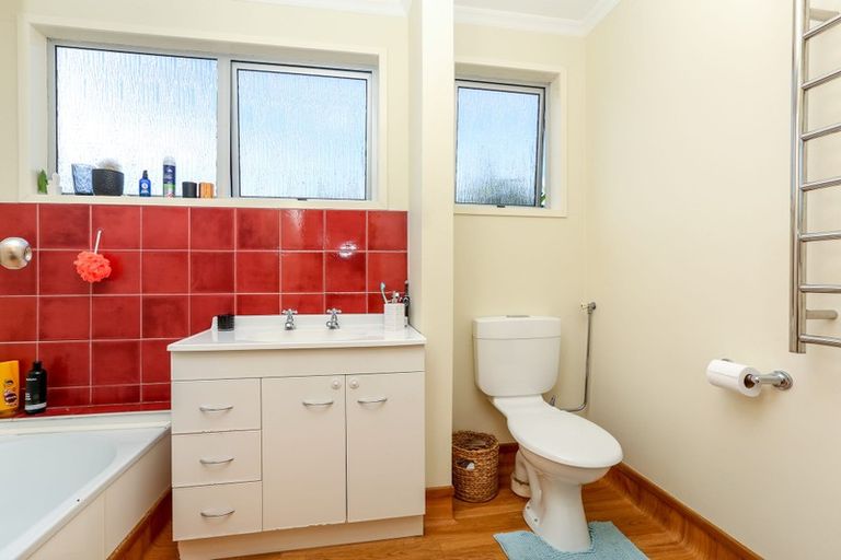 Photo of property in 4 Holloway Road, Omata, New Plymouth, 4374