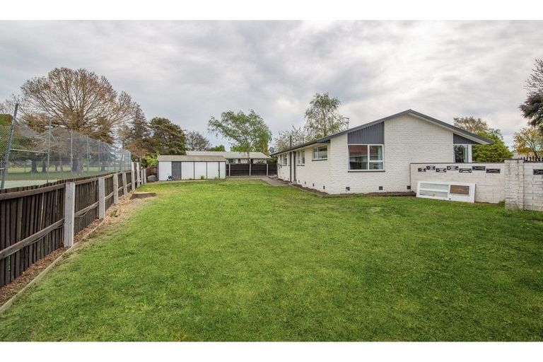 Photo of property in 16 Saunders Place, Redwood, Christchurch, 8051