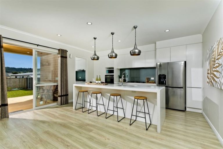 Photo of property in 1 Van Rixel Drive, Kumeu, 0810