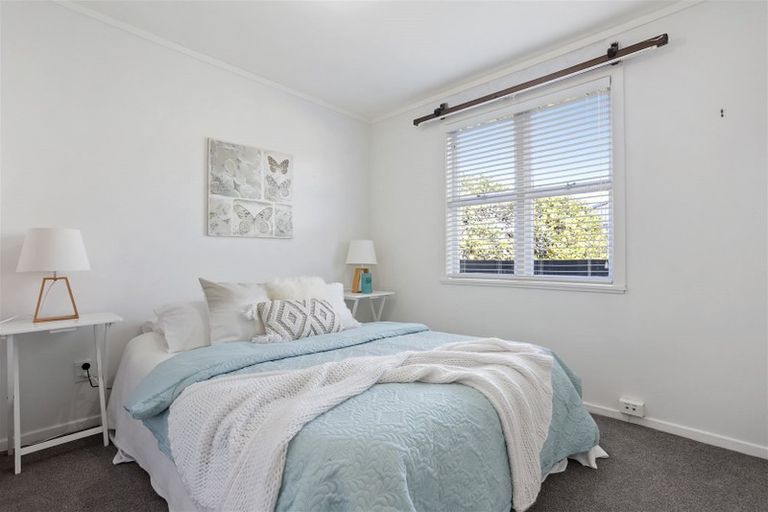 Photo of property in 3 Clinton Avenue, Te Atatu Peninsula, Auckland, 0610