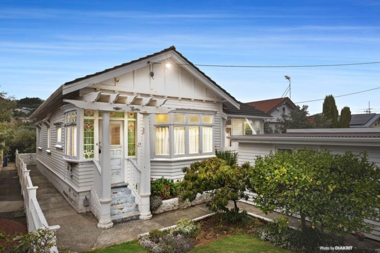 Photo of property in 73 Derwent Street, Island Bay, Wellington, 6023