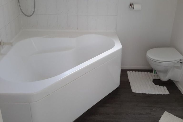 Photo of property in 26 Mayall Avenue, Beach Haven, Auckland, 0626