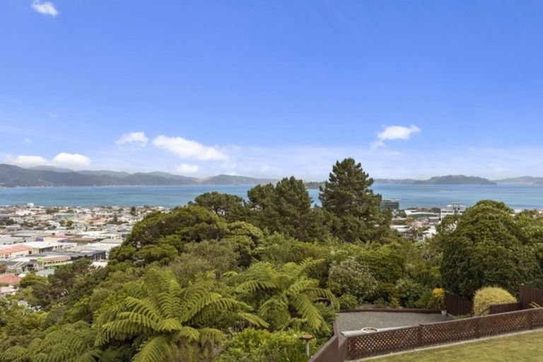 Photo of property in 14 Stanhope Grove, Korokoro, Lower Hutt, 5012