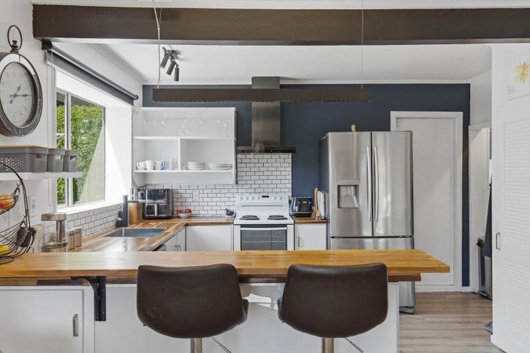 Photo of property in 72 Elizabeth Street, Waikanae, 5036