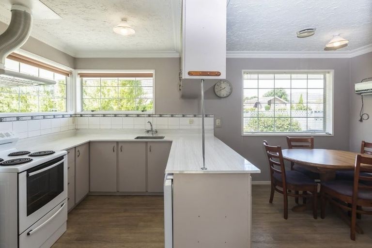 Photo of property in 16 Waimokihi Place, Somerfield, Christchurch, 8024