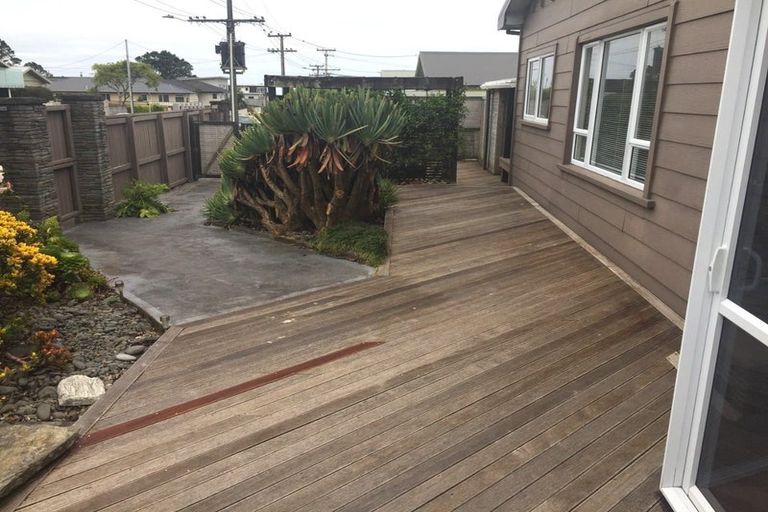 Photo of property in 25 Belt Road, Moturoa, New Plymouth, 4310