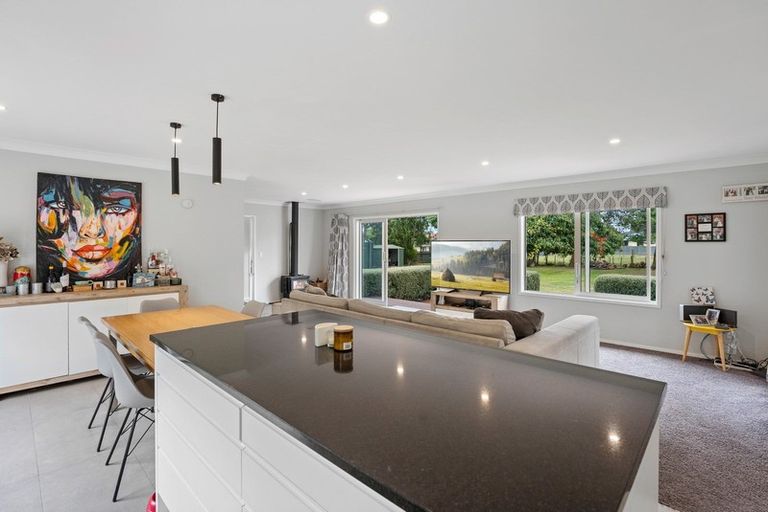 Photo of property in 52 Nimmo Avenue West, Waikanae, 5036