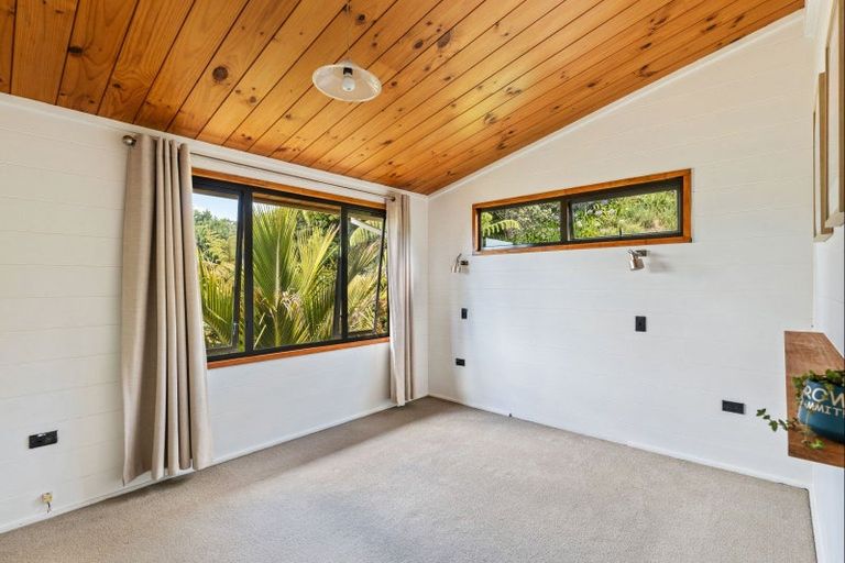 Photo of property in 13 Lindaver Grove, Merrilands, New Plymouth, 4312