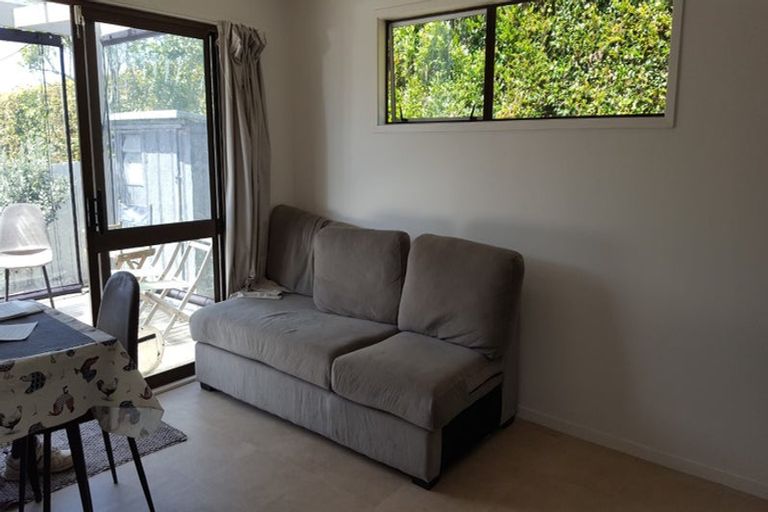 Photo of property in 31 Gladstone Road, Northcote, Auckland, 0627