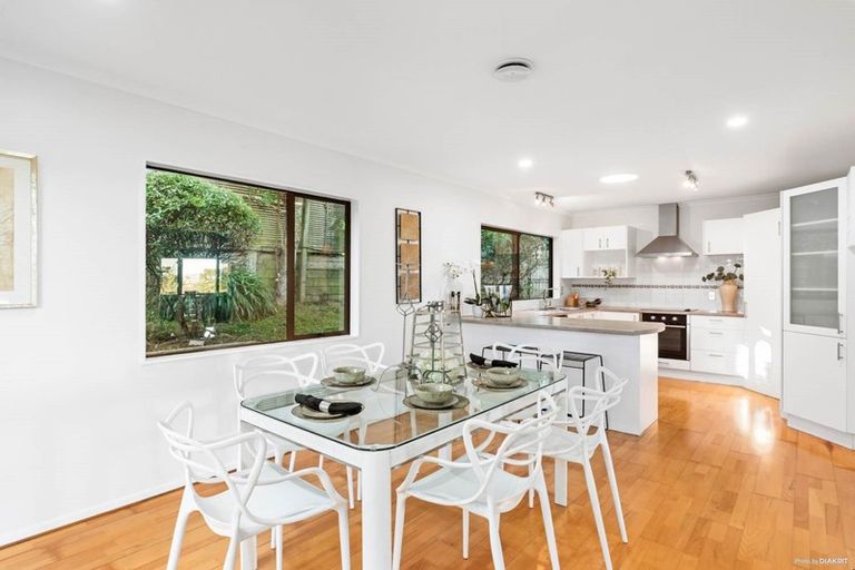 Photo of property in 2/9 Stoneleigh Court, Sunnynook, Auckland, 0632