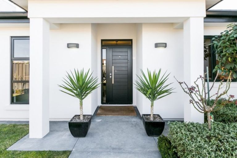 Photo of property in 21 Haast Place, Poraiti, Napier, 4112