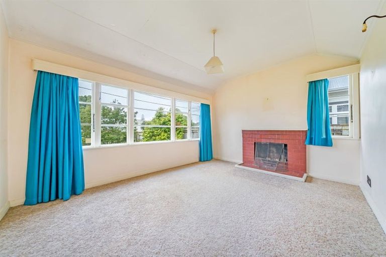 Photo of property in 13 Pirie Crescent, Moera, Lower Hutt, 5010