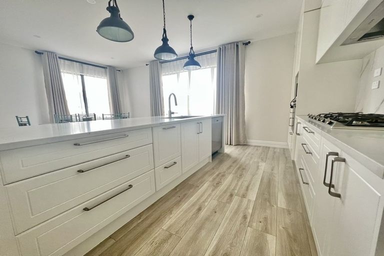 Photo of property in 21 Reserva Crescent, Kumeu, 0810